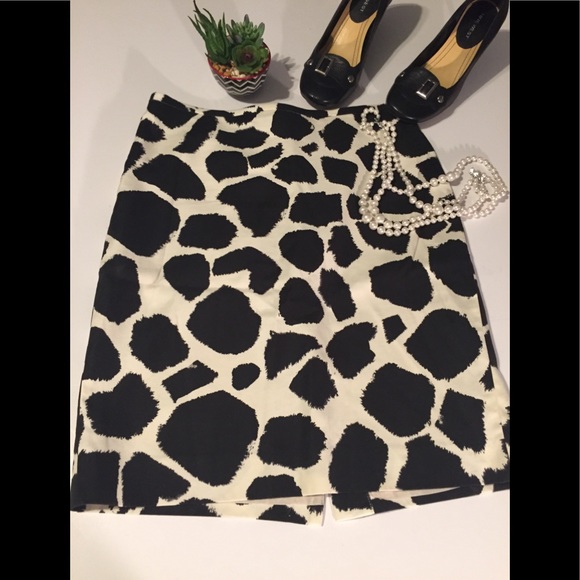 LOFT Dresses & Skirts - LOFT giraffe print pencil skirt sz2